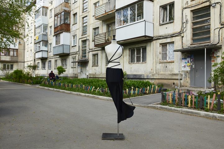 Манекен в городе, кадр 4